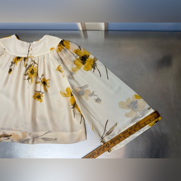Aritzia Floral cropped sheer blouse - Picture 7 of 10